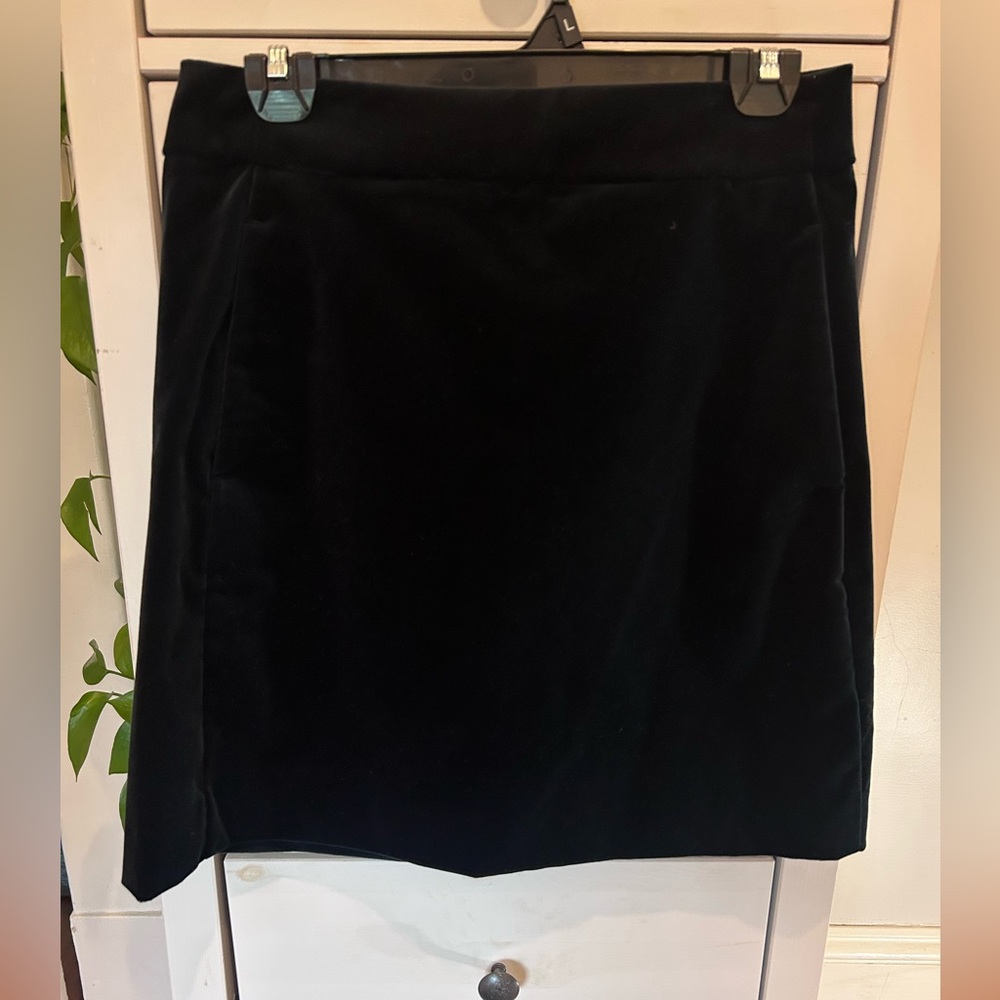 J. Crew women’s size 8 elegant navy midnight blue velvet skirt with pockets